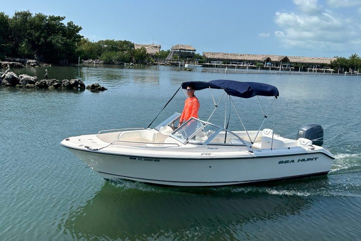 a small boat in a body of water